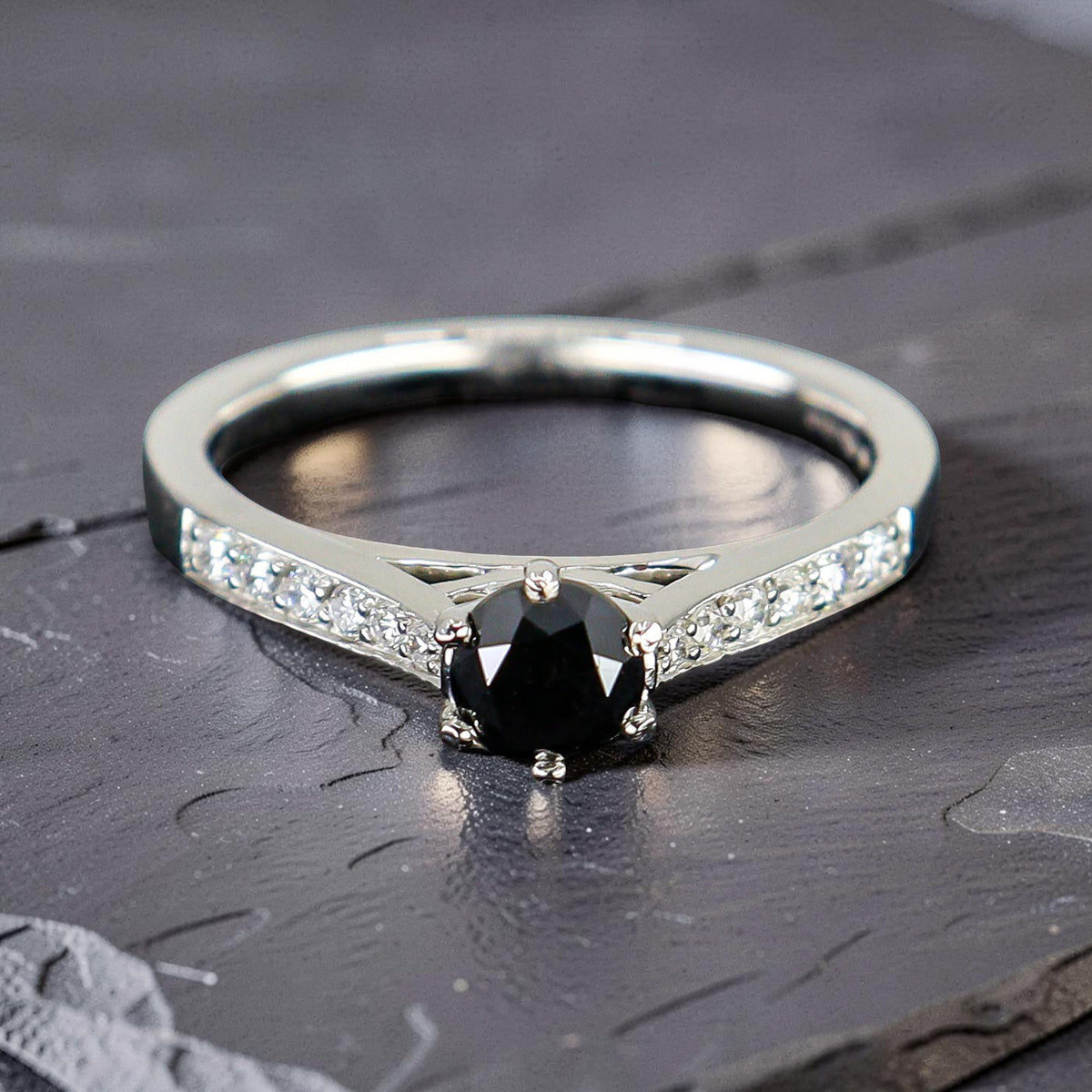 Pre-Owned Platinum 0.77ct TDW Black Diamond With Diamond Accent Shoulders Ring