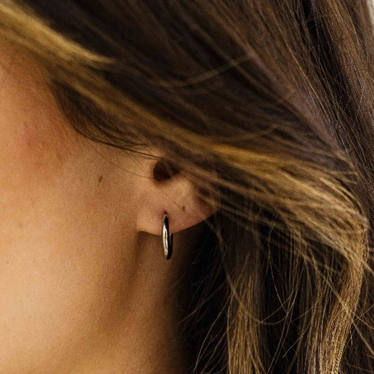 Gisser Sterling Silver Midi 15mm Hoop Earrings