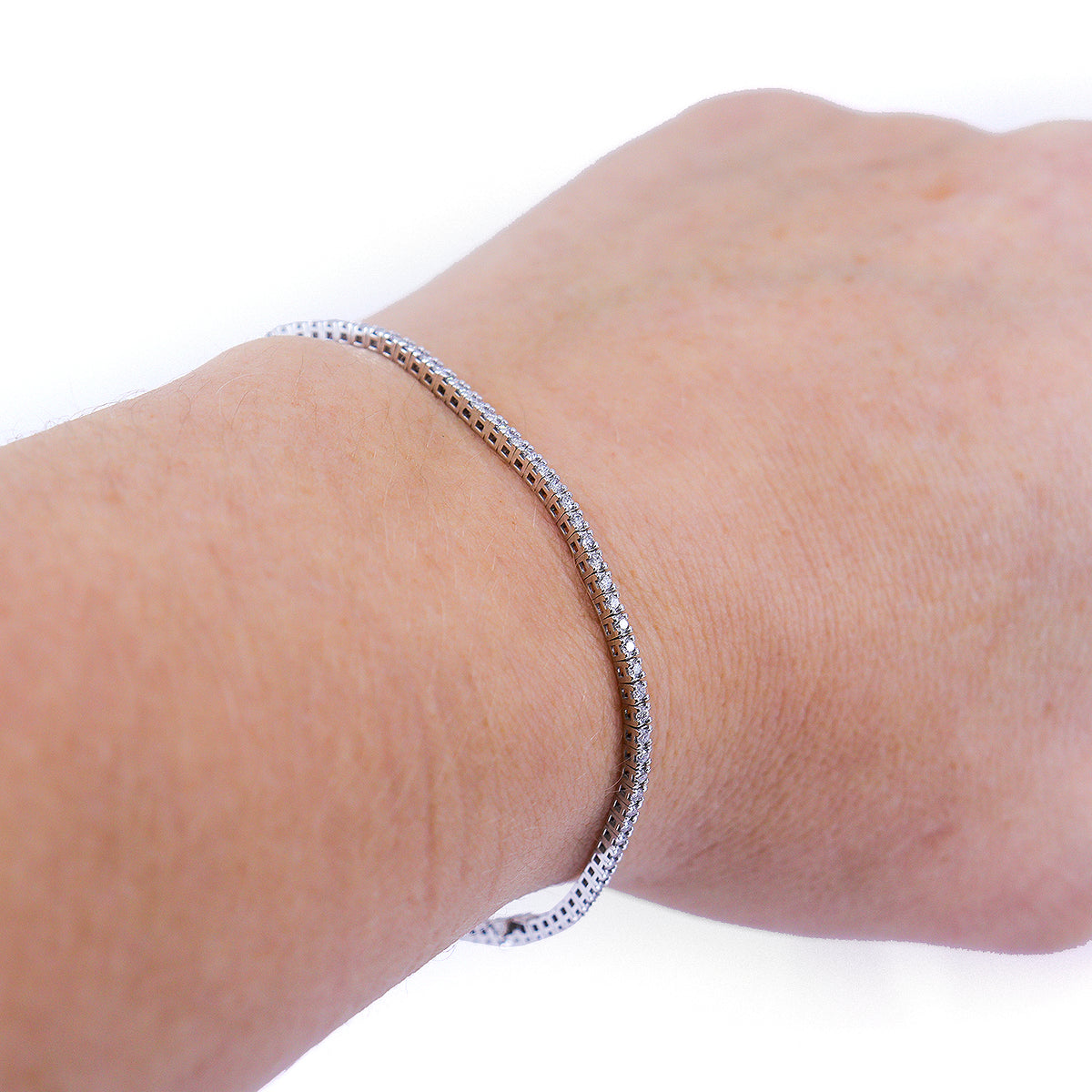 18ct White Gold Round Brilliant Cut Diamond 1.08ct TDW Claw Set Line Bracelet