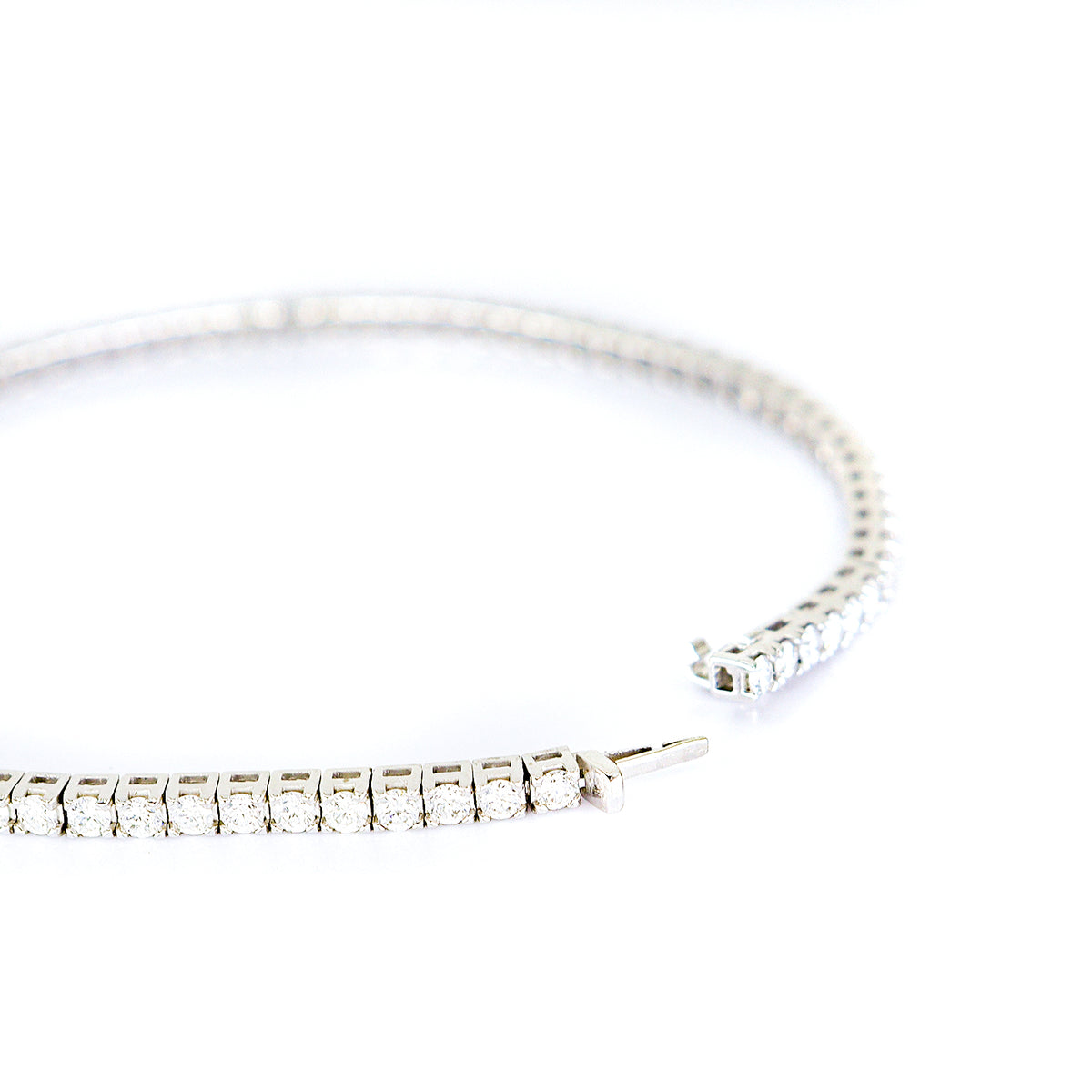 18ct White Gold Round Brilliant Cut Diamond 2.00ct TDW Claw Set Line Bracelet