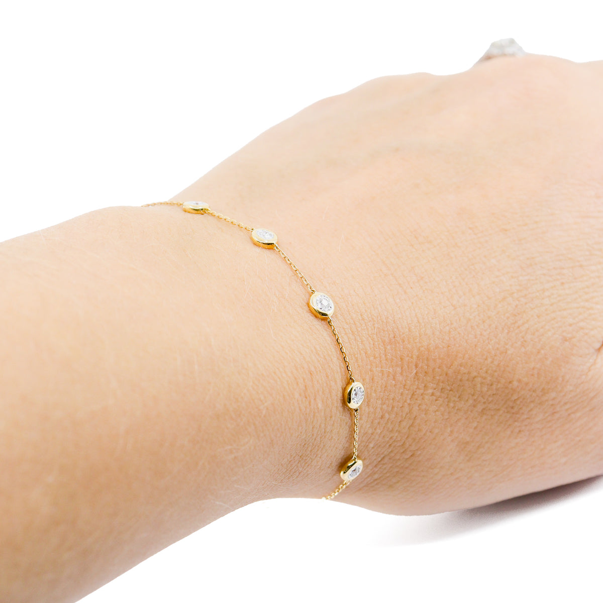 18ct Yellow Gold Illusion-Set Diamond 0.20ct TDW Rub-Over Station Bracelet