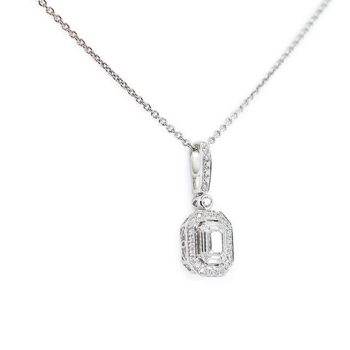 Pre-Owned 18ct White Gold Diamond Ap. 0.87ct Octagonal Cluster Pendant & Chain