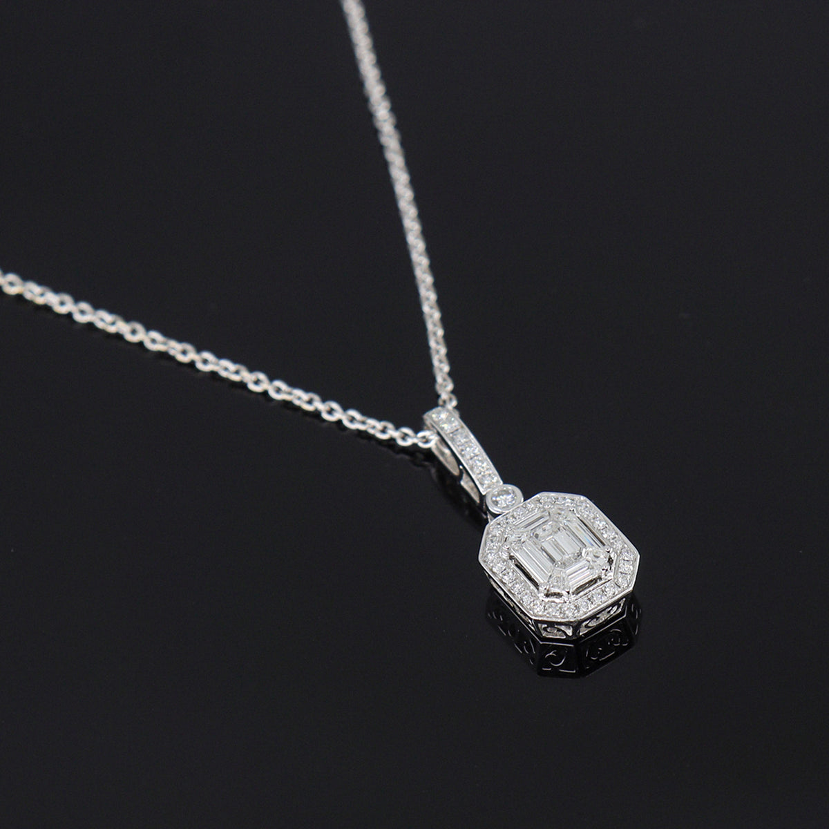 Pre-Owned 18ct White Gold Diamond Ap. 0.87ct Octagonal Cluster Pendant & Chain