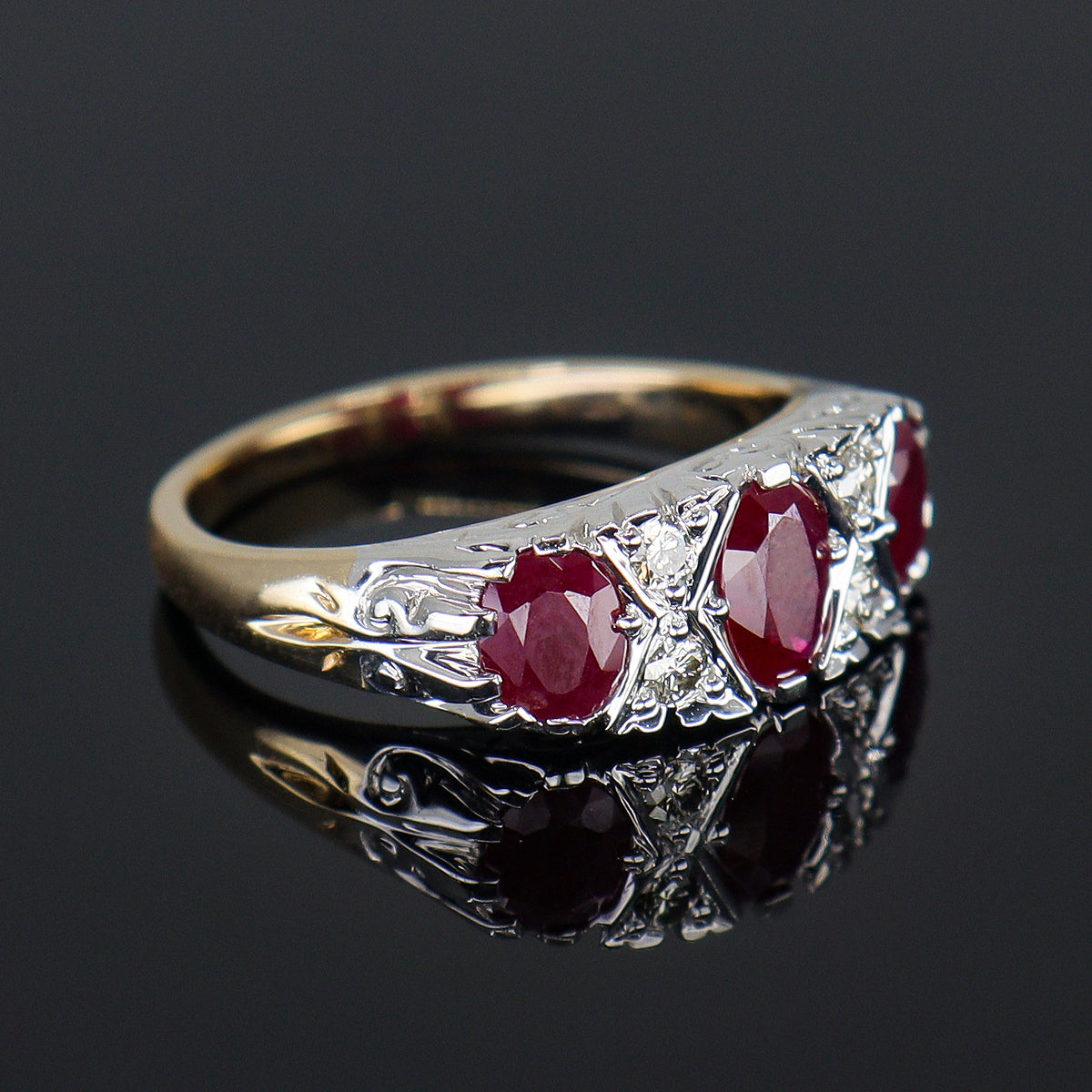 Pre-Owned 9ct Yellow Gold Graduated Oval Ruby & Diamond Vintage Style Trilogy Ring