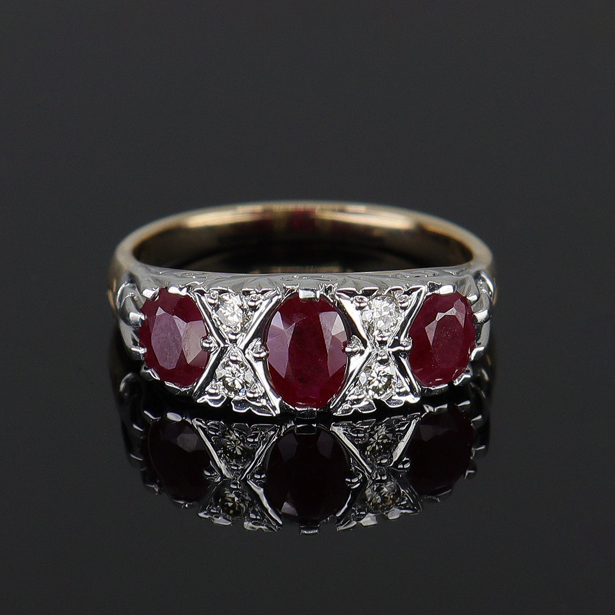 Pre-Owned 9ct Yellow Gold Graduated Oval Ruby & Diamond Vintage Style Trilogy Ring
