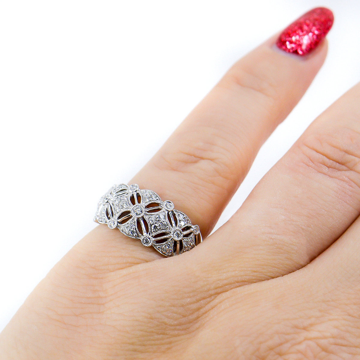 18ct White Gold 0.34ct Diamond Fancy Open 'Kite' Pattern Beaded Edge Graduated Wide Band