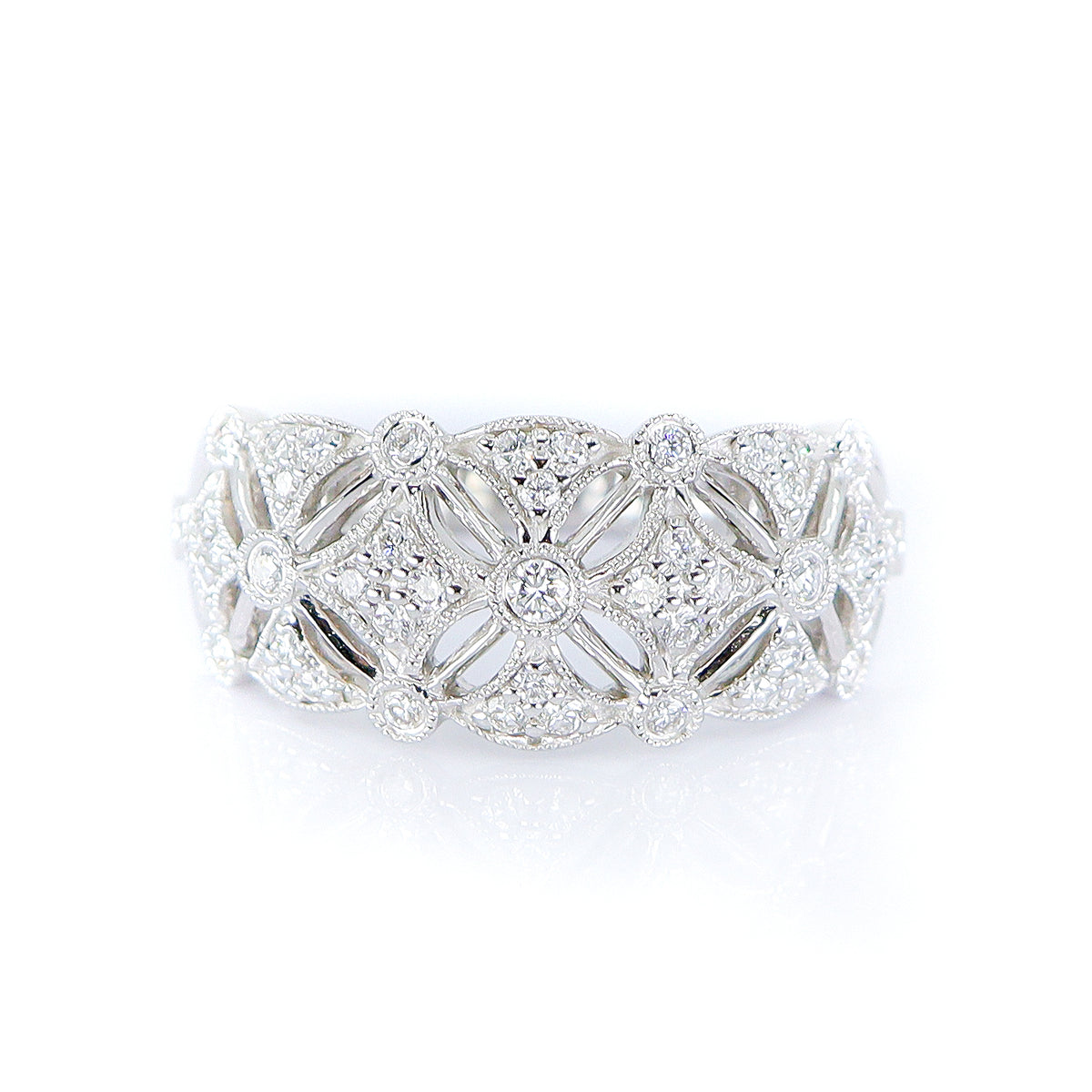 18ct White Gold 0.34ct Diamond Fancy Open 'Kite' Pattern Beaded Edge Graduated Wide Band