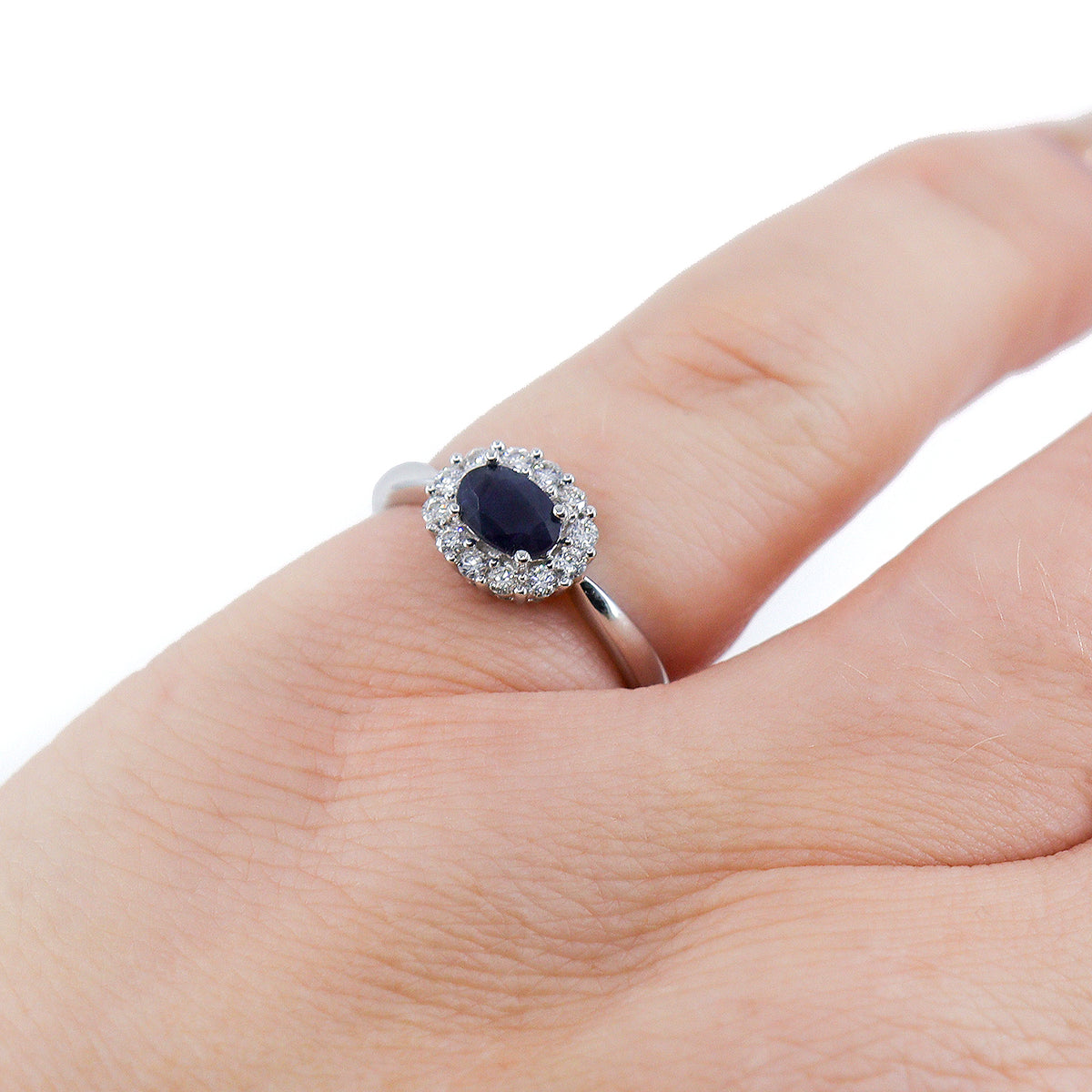 18ct White Gold Oval Sapphire & Diamond Horizontal Cluster Ring