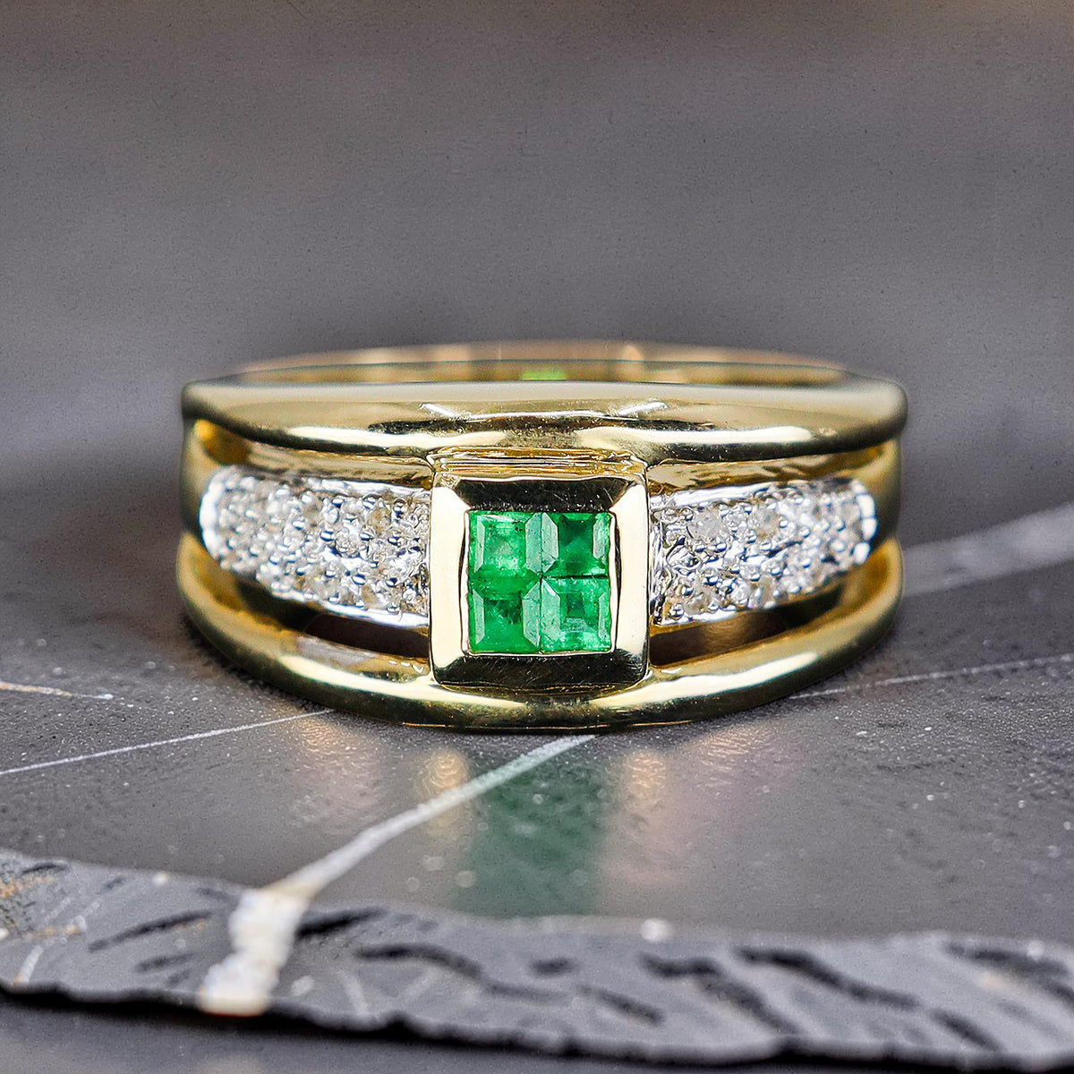 Pre-Owned 9ct Yellow Gold Square Rub Set Emerald & Pave Set Diamond Graduated Wide Ring