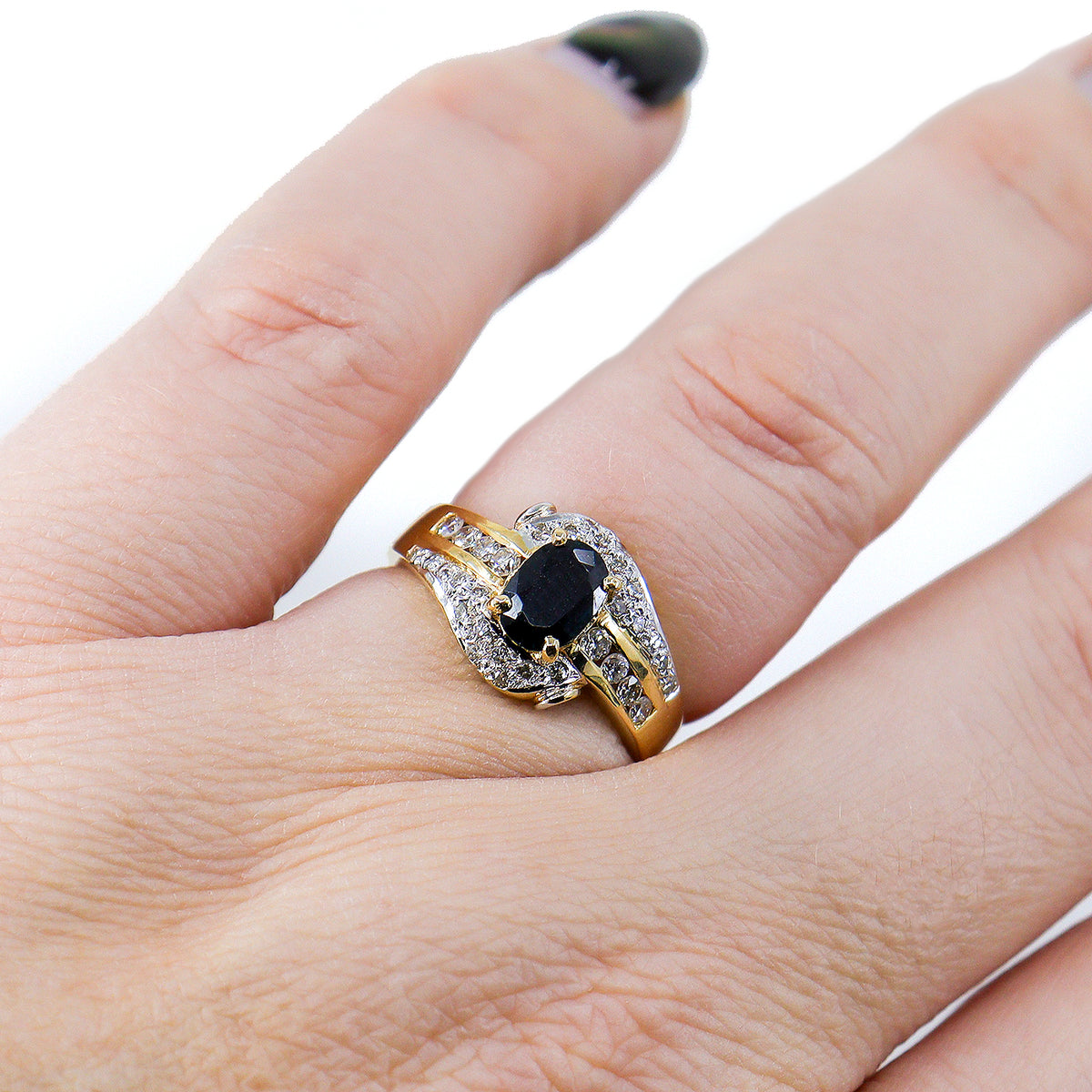 Pre-Owned 18ct Yellow Gold Four Claw Set Oval Sapphire, Grain, Channel & Rub Set Round Brilliant Cut