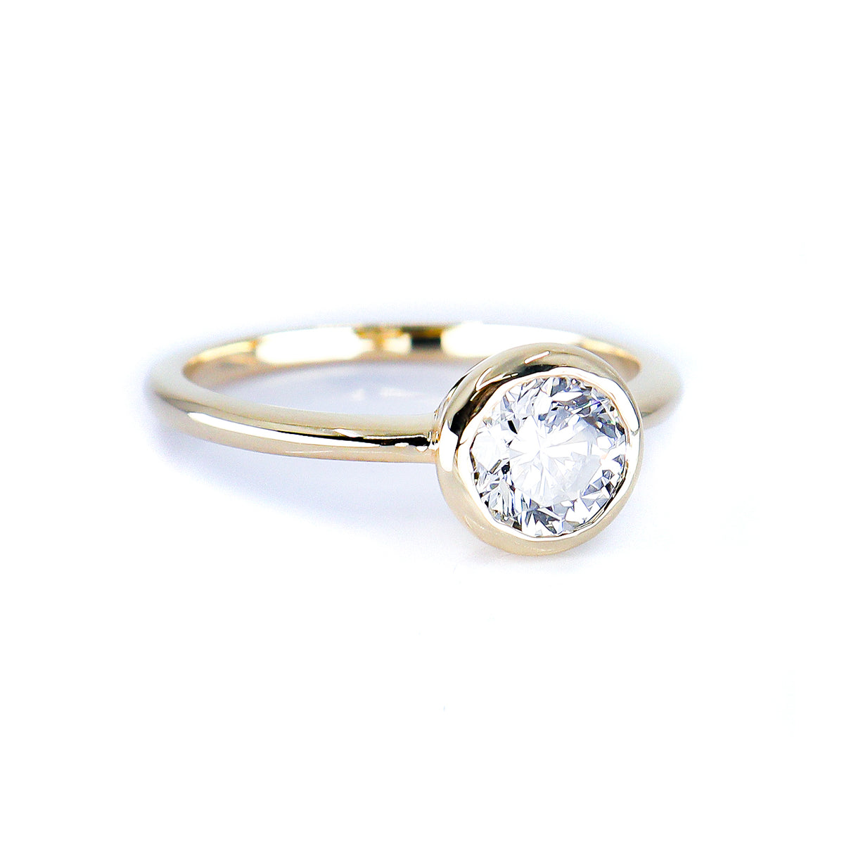 9ct Yellow Gold 1.00ct Lab Grown Diamond Certificated Round Brilliant Cut Rub Set Solitaire Ring