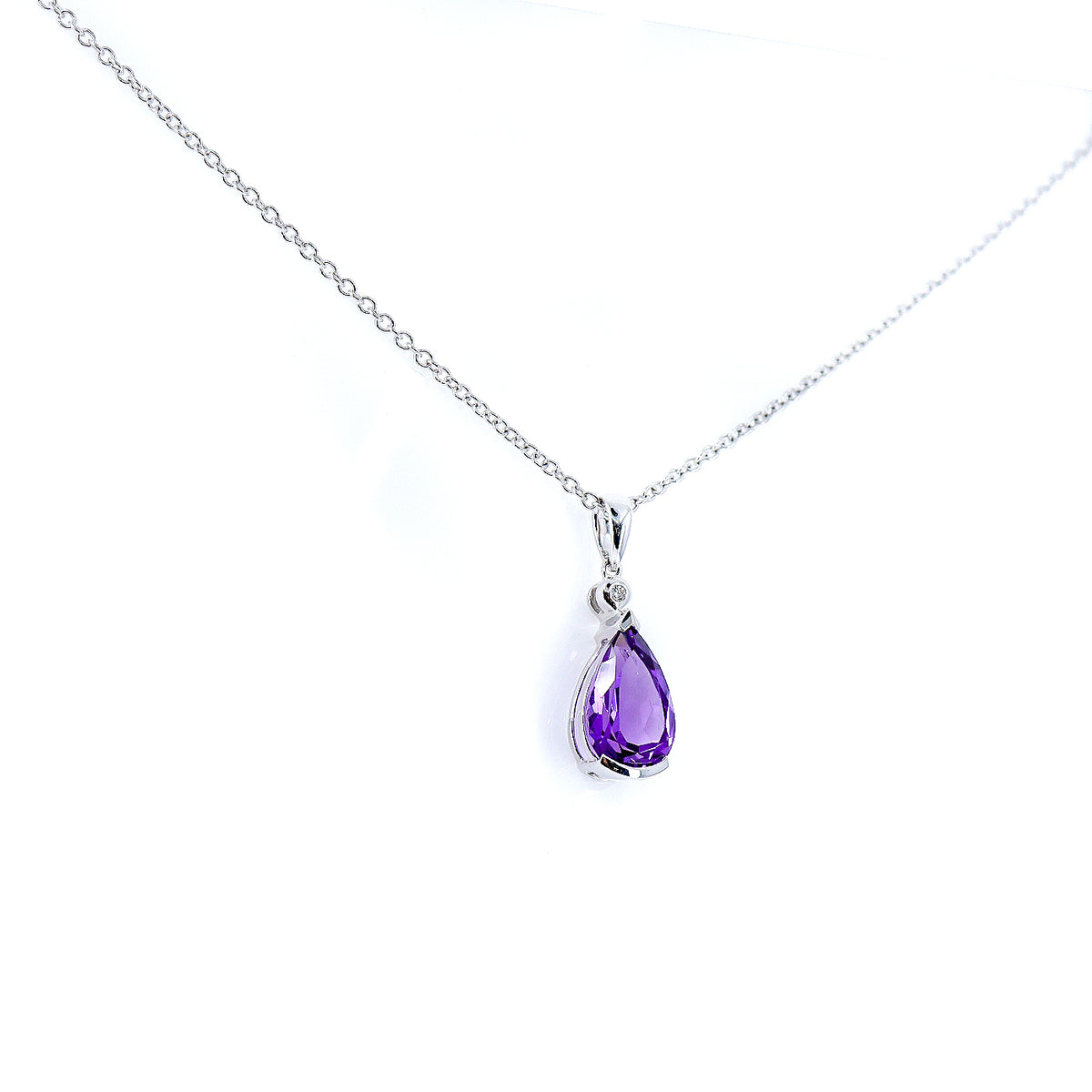 Pre-Owned 9ct White Gold Pear Shape Amethyst & Round Brilliant Cut Diamond 17" Trace Chain