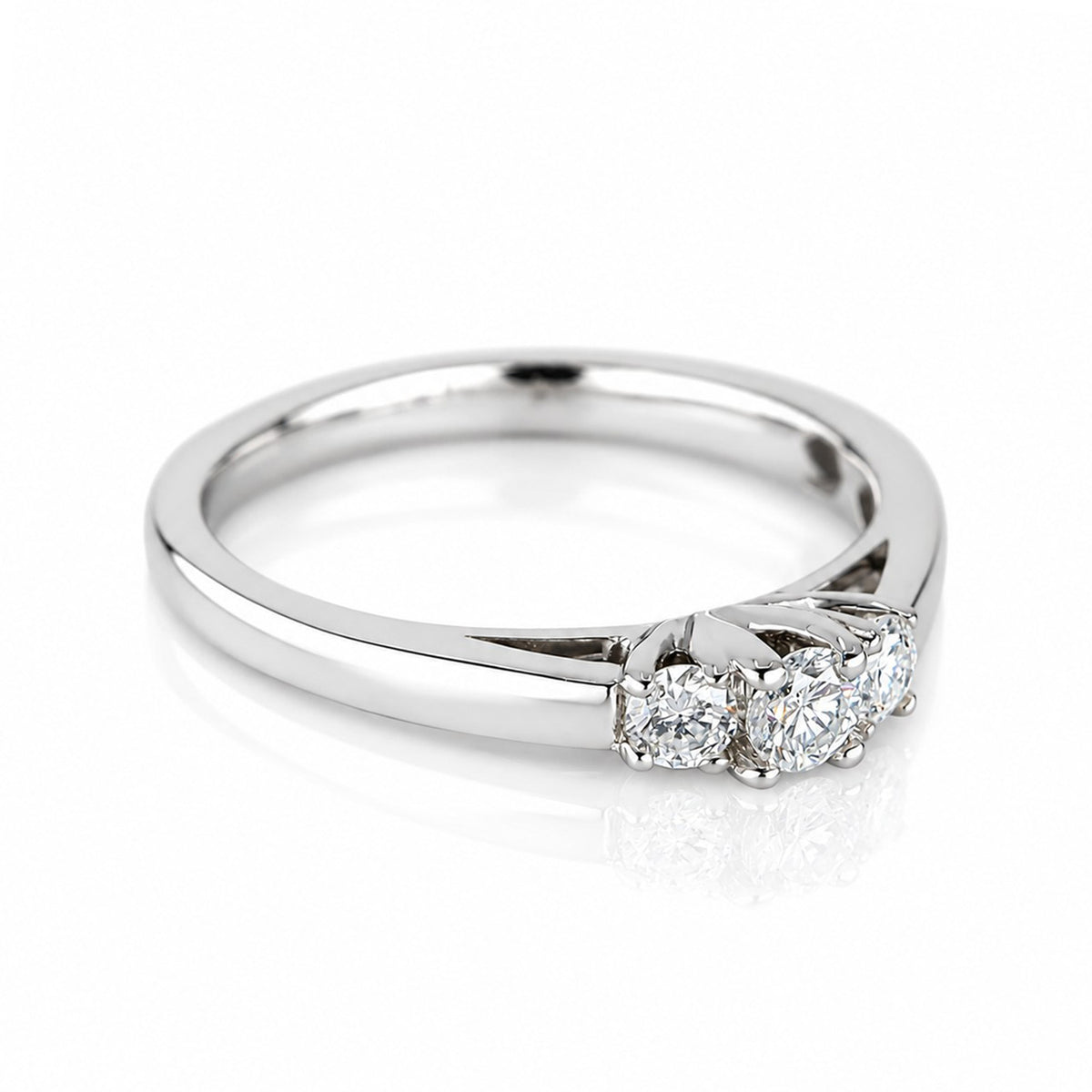 Pre-Owned 9ct White Gold 0.28ct TDW Three Stone Diamond Ring