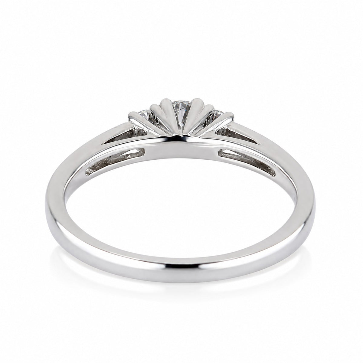Pre-Owned 9ct White Gold 0.28ct TDW Three Stone Diamond Ring