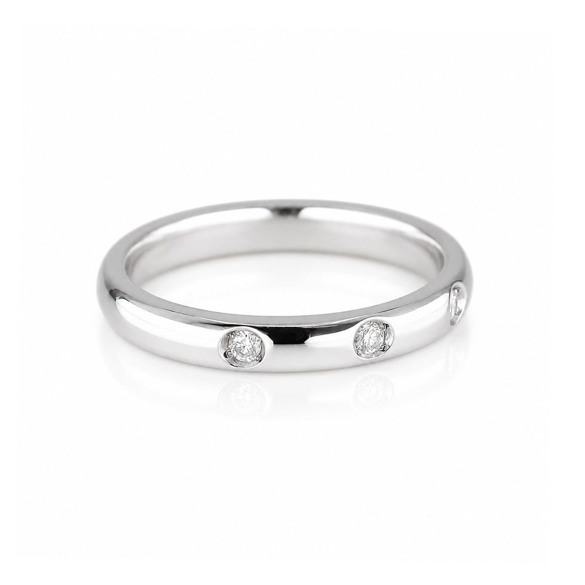 18ct White Gold With Three Round Briliiant Cut Flush Set Diamonds 3mm Court Band
