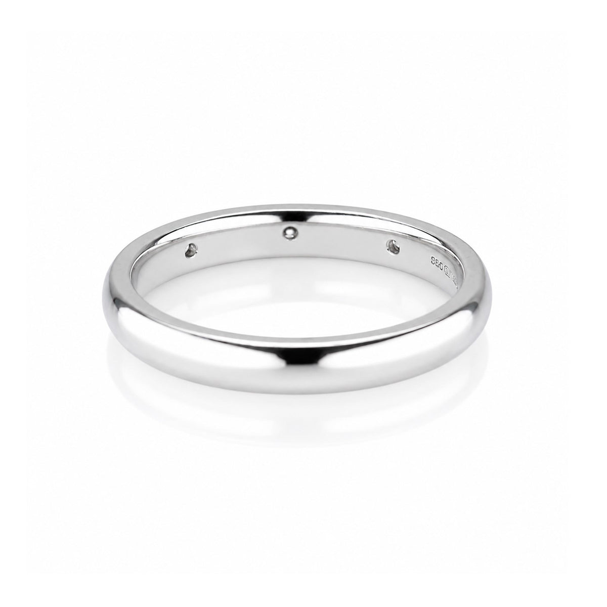 18ct White Gold With Three Round Briliiant Cut Flush Set Diamonds 3mm Court Band