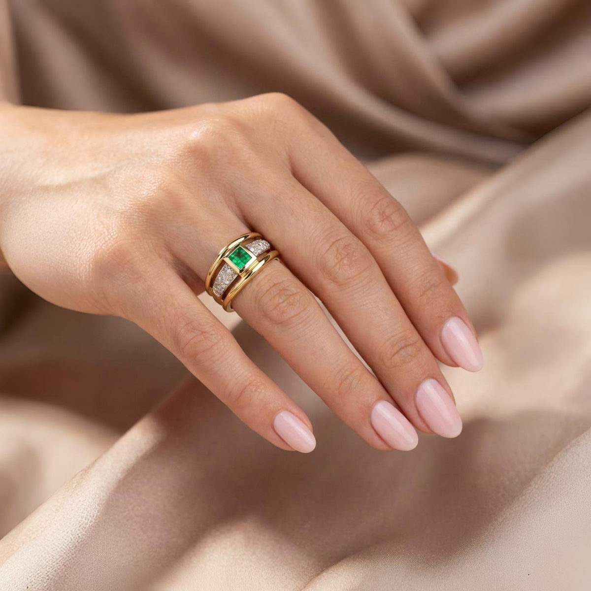 Pre-Owned 9ct Yellow Gold Square Rub Set Emerald & Pave Set Diamond Graduated Wide Ring