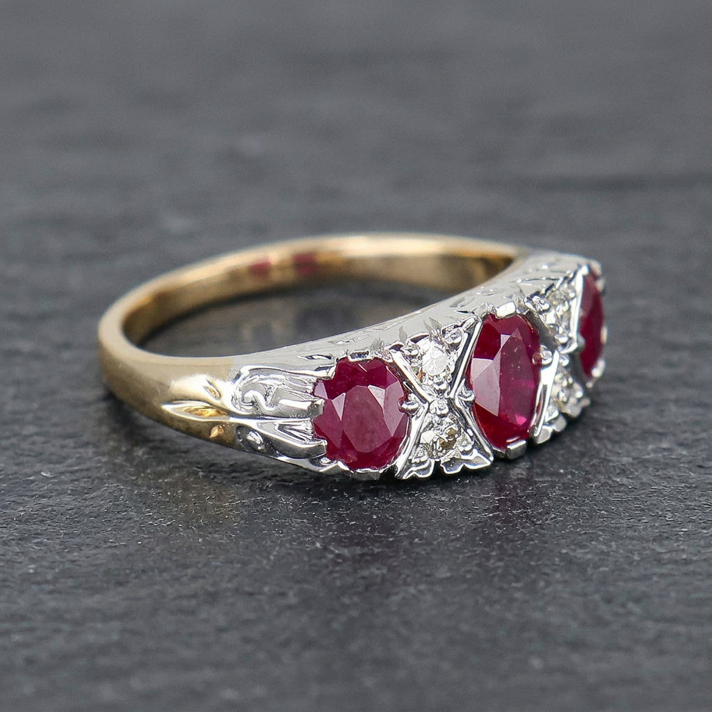 Pre-Owned 9ct Yellow Gold Graduated Oval Ruby & Diamond Vintage Style Trilogy Ring